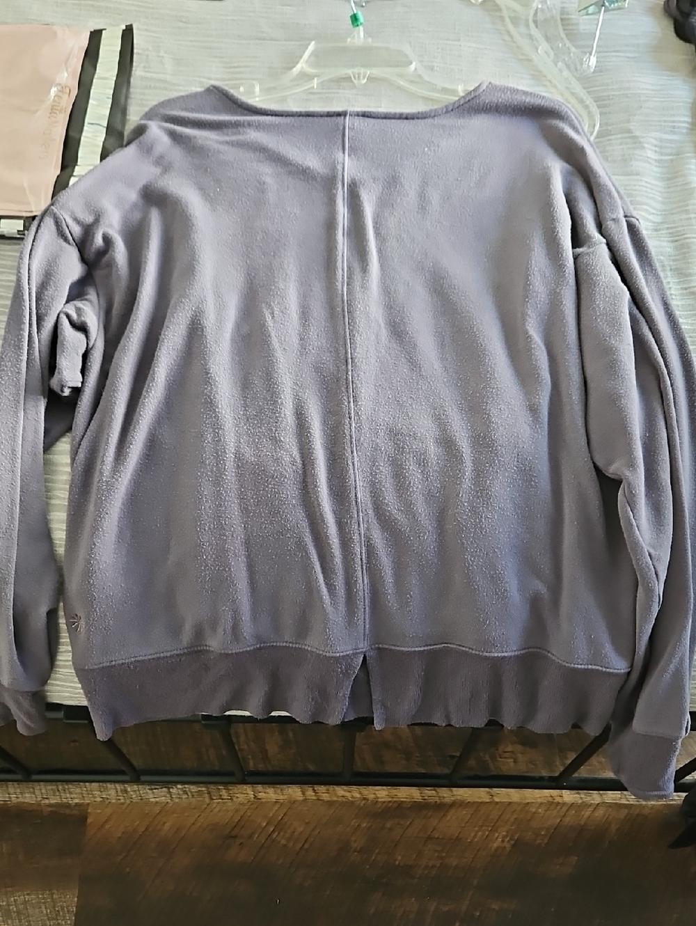 Athleta Muted purple Seasoft v-neck sweatshirt large - Picture 4 of 5